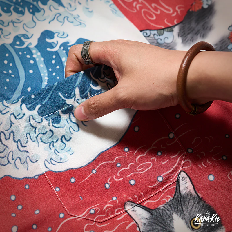 「KaraKux365CAT.ART」神奈川沖浪裏・サーフィンするタトゥー猫 アロハシャツ - Image 7