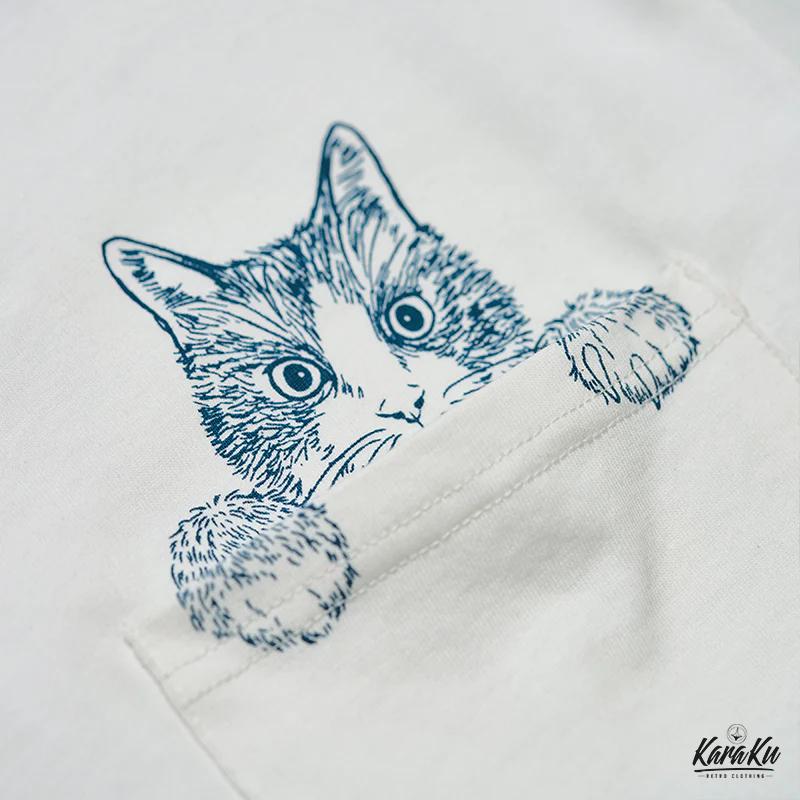 「KaraKux365CAT.ART」ポケットから覗く猫 浮世絵柄コットンTee - Image 11