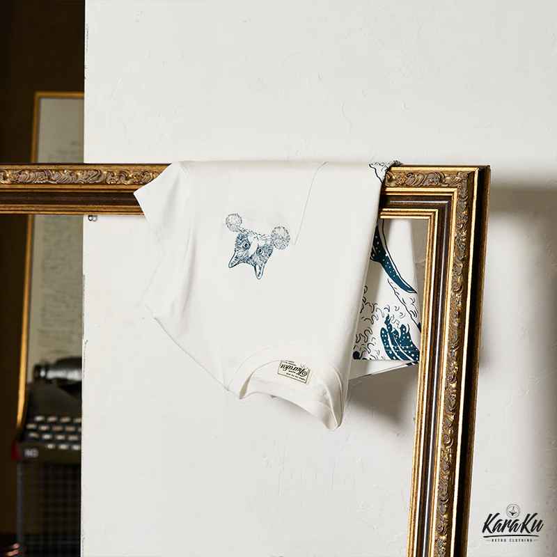 「KaraKux365CAT.ART」ポケットから覗く猫 浮世絵柄コットンTee - Image 4