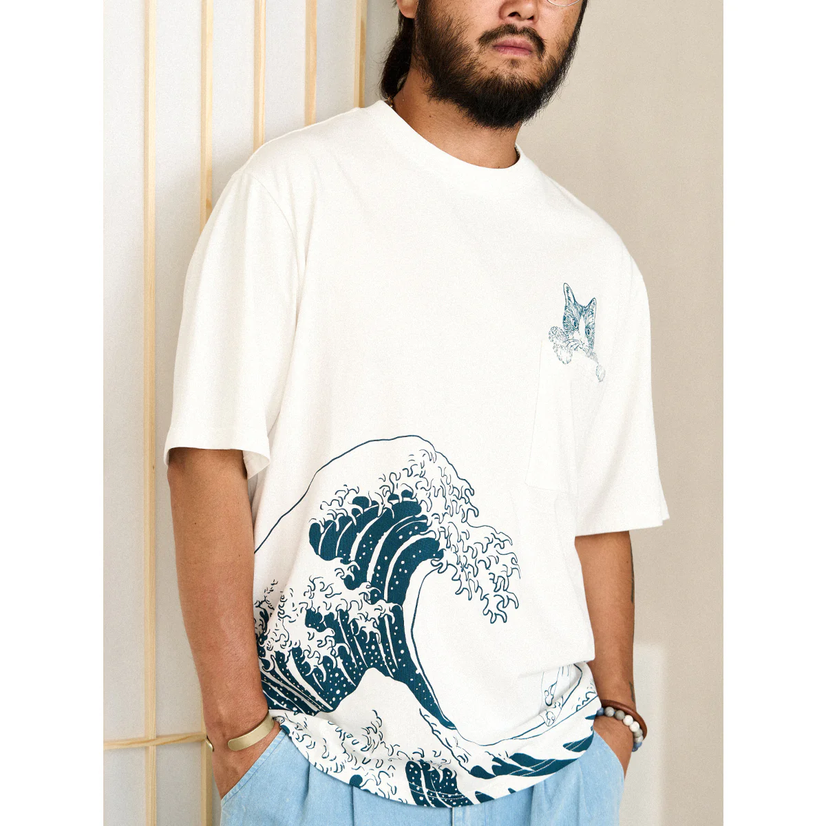 「KaraKux365CAT.ART」ポケットから覗く猫 浮世絵柄コットンTee - Image 8