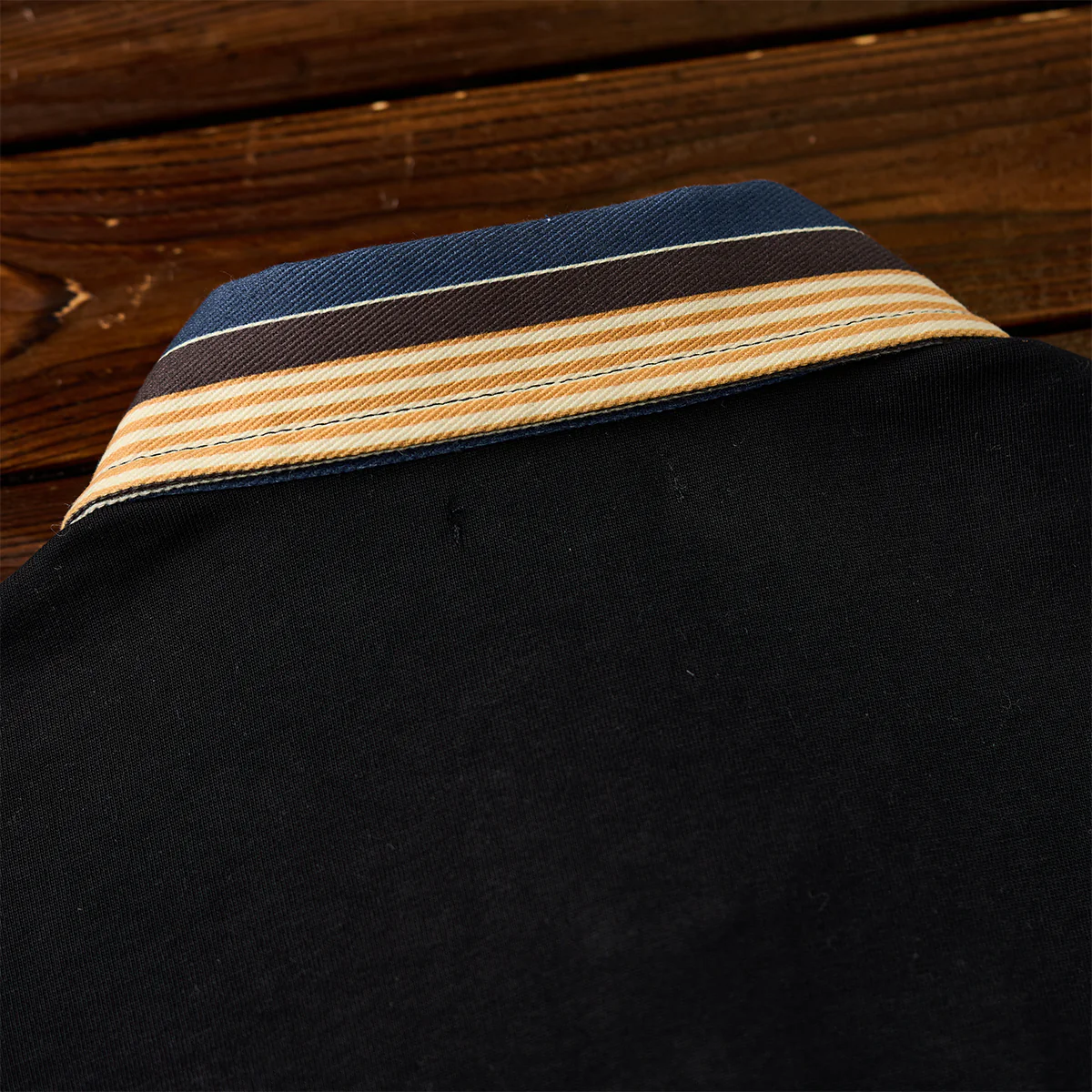 「Karaku」刺繍入り　フェイクレイヤード仕様ストライプ柄シャツ＆VネックTシャツ - Image 13
