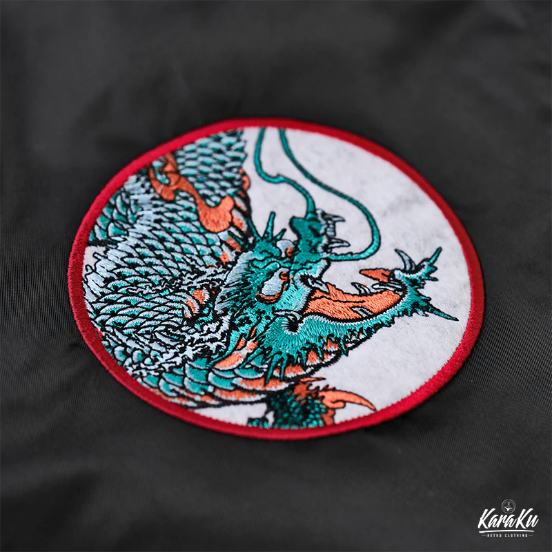 「KaraKuｘ中坪宏太」咆哮している緑色の龍刺繡入り　浮世絵風フライトジャケット - Image 14